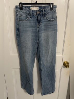 Hollister Light Wash Baggy Low-Rise Women's Jeans
